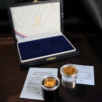 Komplet zlatnih medalja Crkva svetog Marka + Kamenita vrata